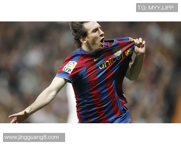 足球明星染玫红色引发热议时尚与运动的完美结合展现个性魅力