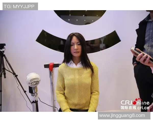 美女足球场上激情四溢每次进球便脱下一件衣服引发热烈围观